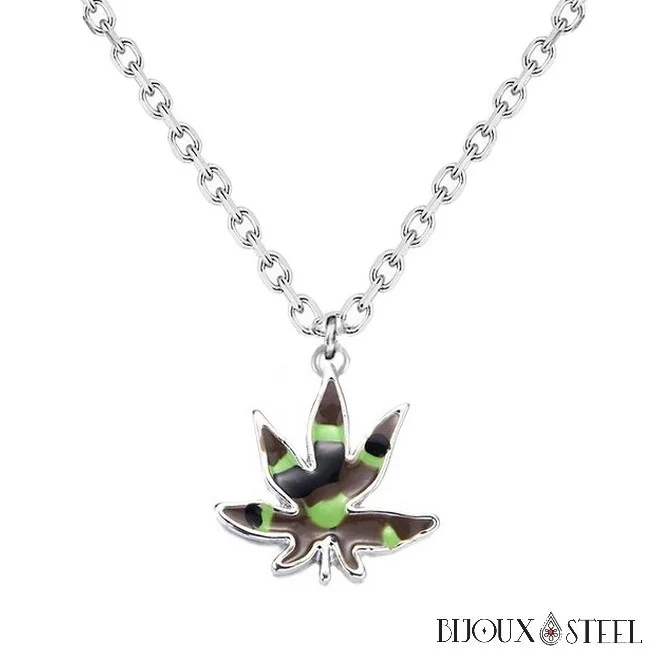 Collier à pendentif feuille de cannabis treillis militaire
