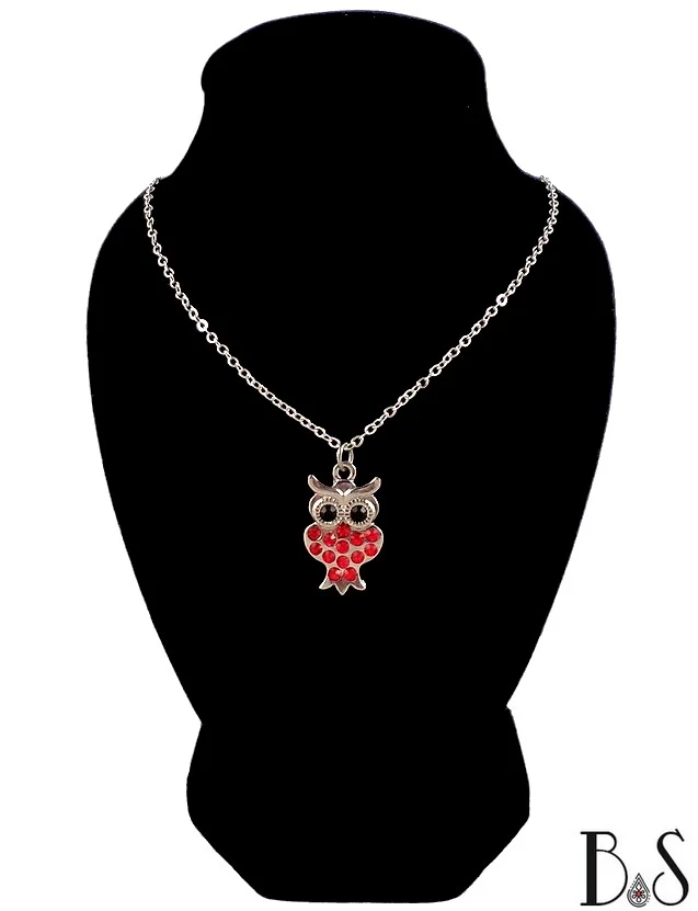 Collier à pendentif hibou argenté serti de strass