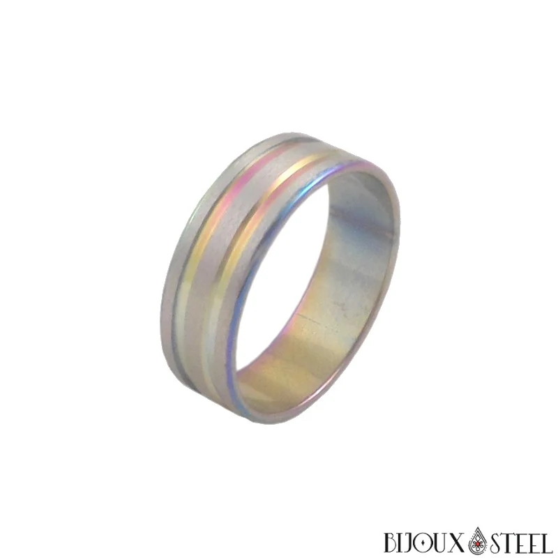 Bague argentée à bandes arc-en-ciel en acier chirurgical