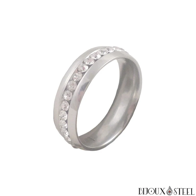 Bague femme argentée sertie de strass en acier chirurgical