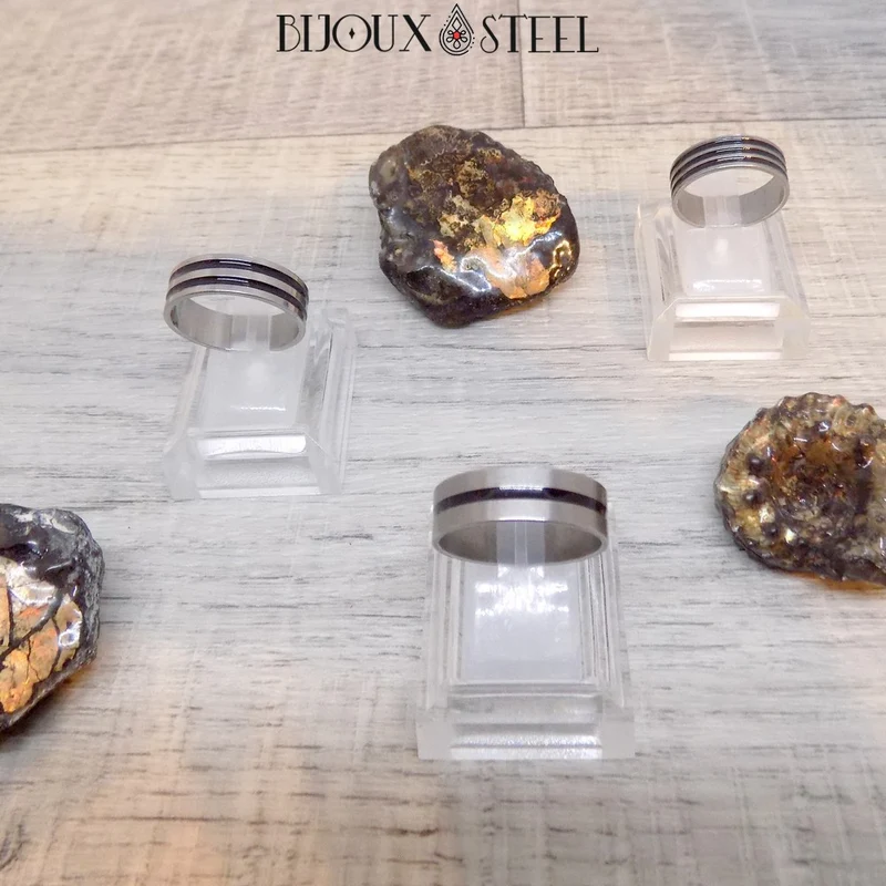Bague homme argentée à bande noire en acier inoxydable