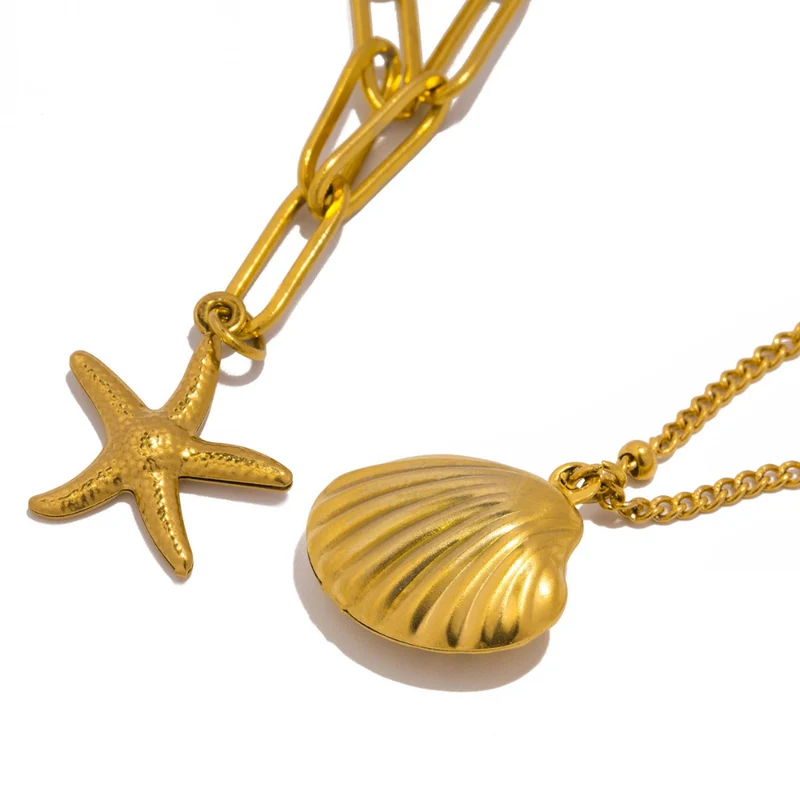Deux Colliers Coquillage