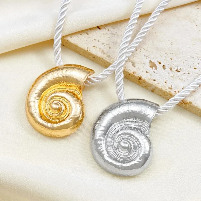 Collier Corde Coquillage Spirale