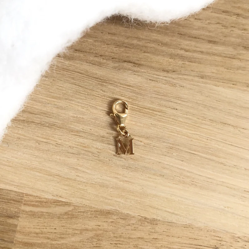 Charm "Initial" plaqué or