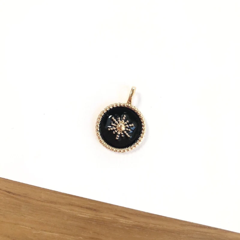 Pendentif "Soleil" noir plaqué or