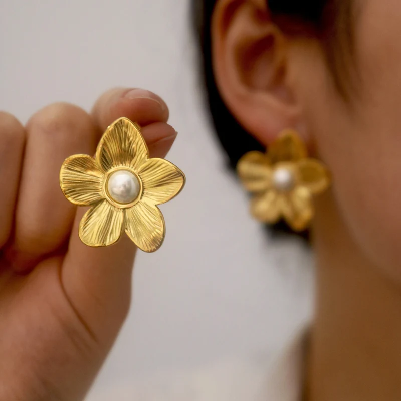 Boucles d'Oreilles Fleur Perle Blanche