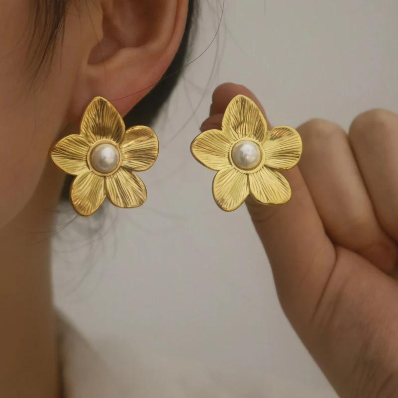 Boucles d'Oreilles Fleur Perle Blanche