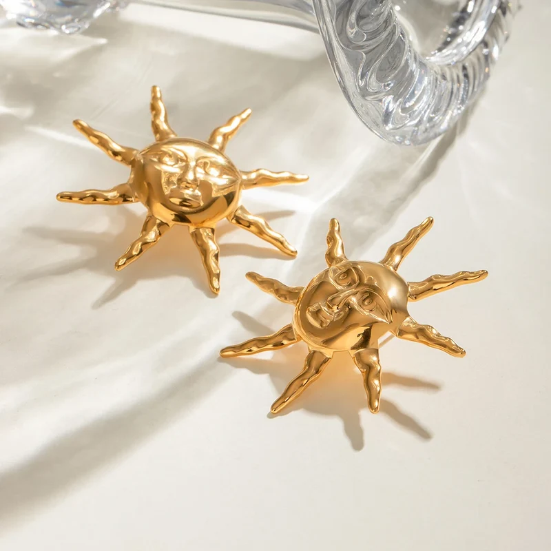 Youthway Vintage Statement 18K Gold PVD Plated Stainless Steel Hammer Pattern Smiling Sun Earrings Anti Allergic Women Jewelry