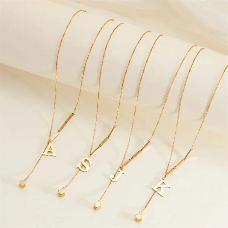 Collier en Y Lettre P