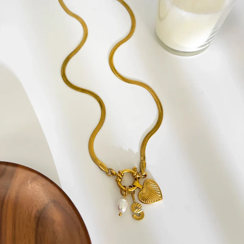 Collier Charms Lettre C