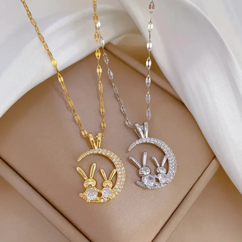 Collier Lapins sur Lune et Strass