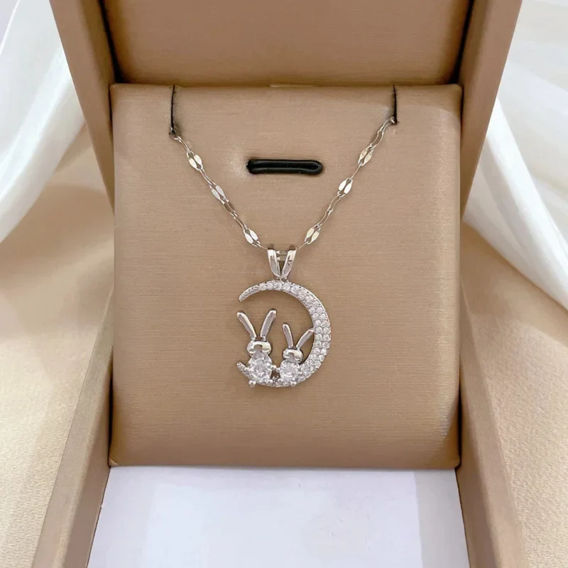 Collier Lapins sur Lune et Strass