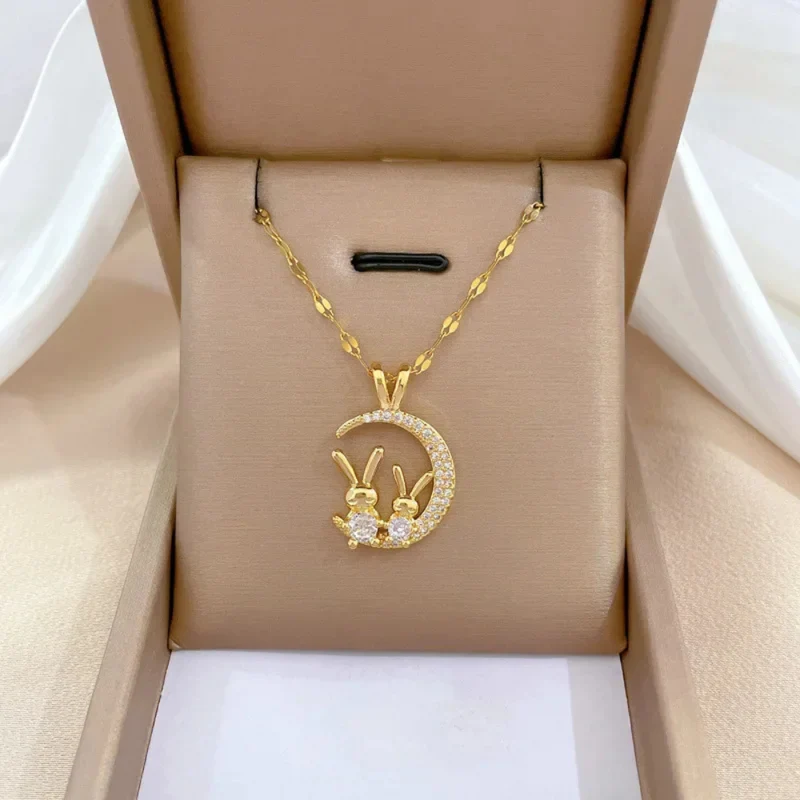 Collier Lapins sur Lune et Strass