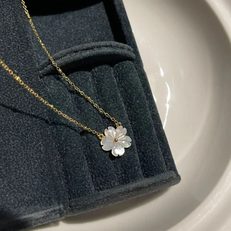 Collier Fleur Fleur Blanche