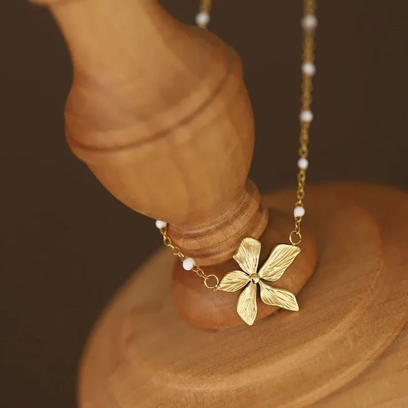 Collier Fleur Victoria