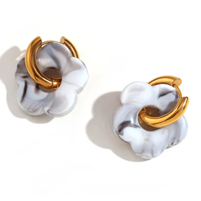 Boucles d'Oreilles Fleur Résine