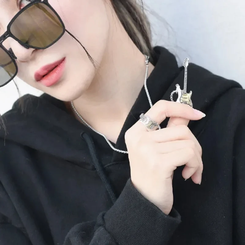 Collier Guitare Électrique