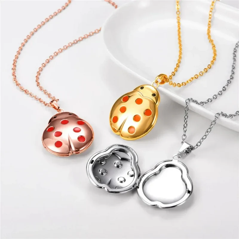Collier Coccinelle qui s'Ouvre