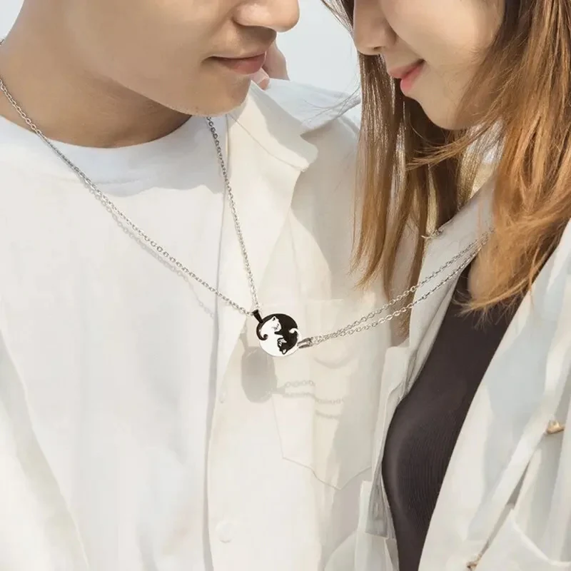 Collier Couple Chats