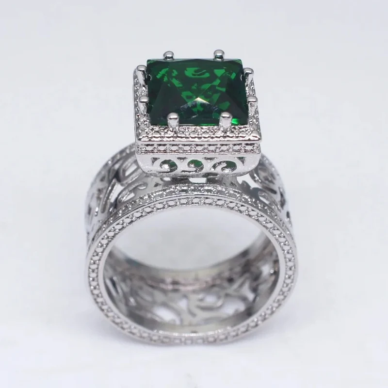 Grosse Bague Pierre Verte Carrée