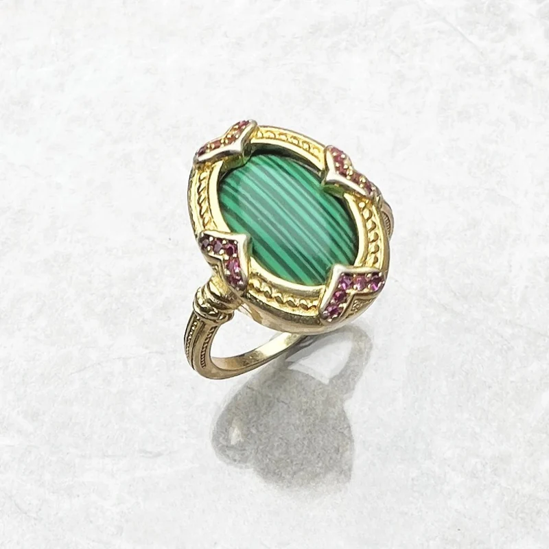 Bague Pierre Verte et Cœurs