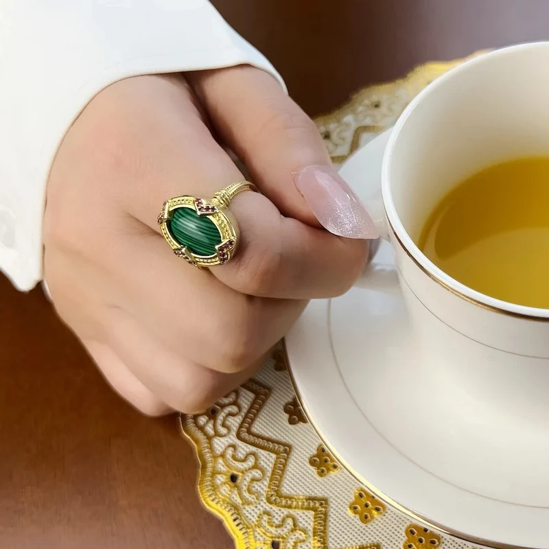 Bague Pierre Verte et Cœurs