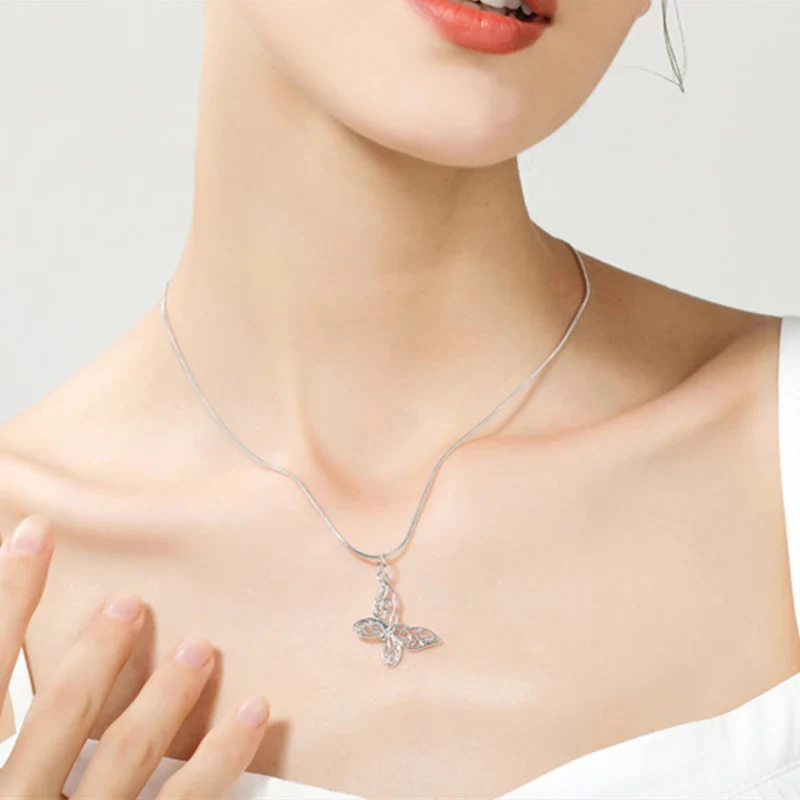 Collier Papillon Dessin