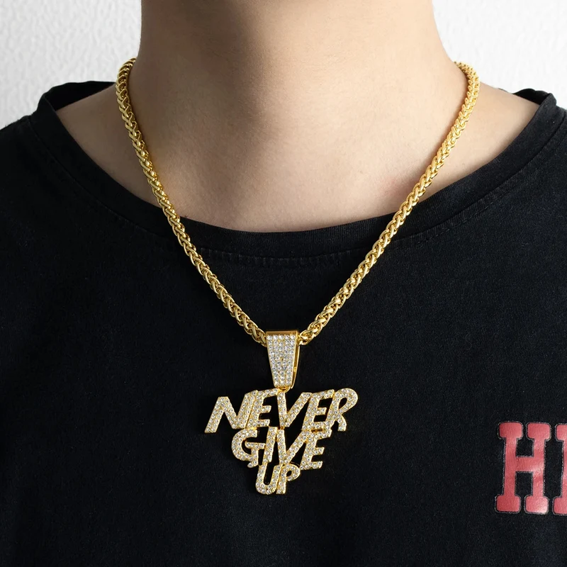 Collier Never Give Up