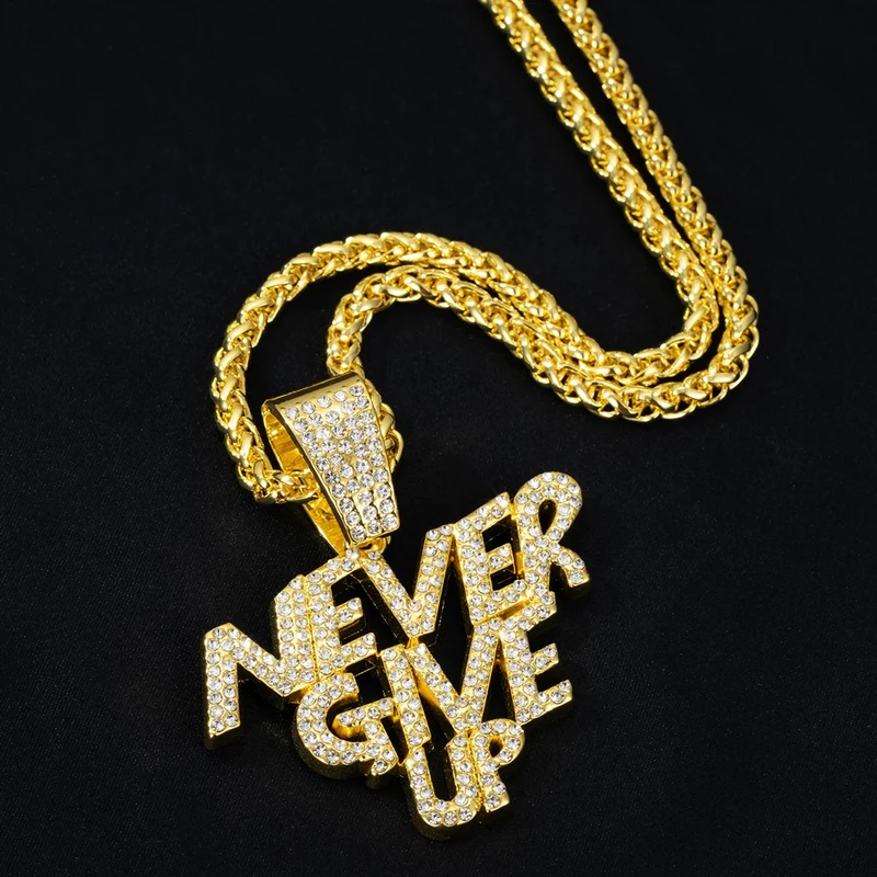 Collier Never Give Up