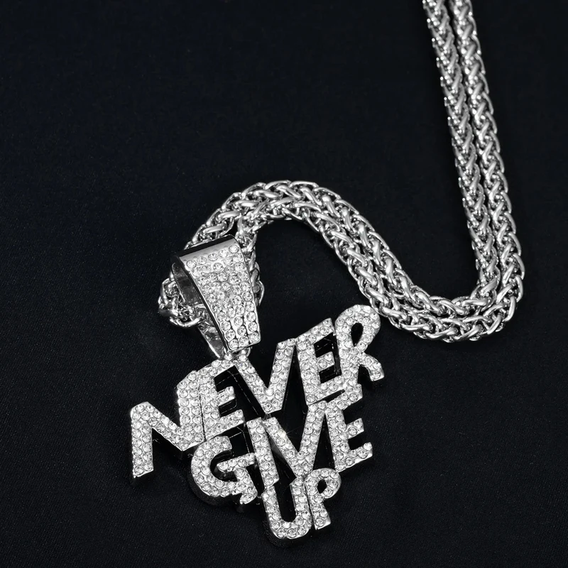 Collier Never Give Up