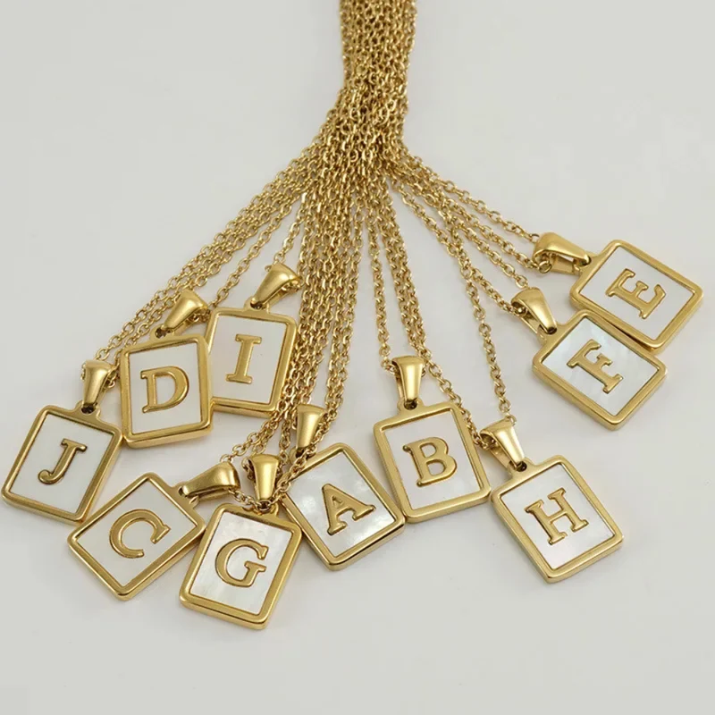 Collier Initiale C Nacre