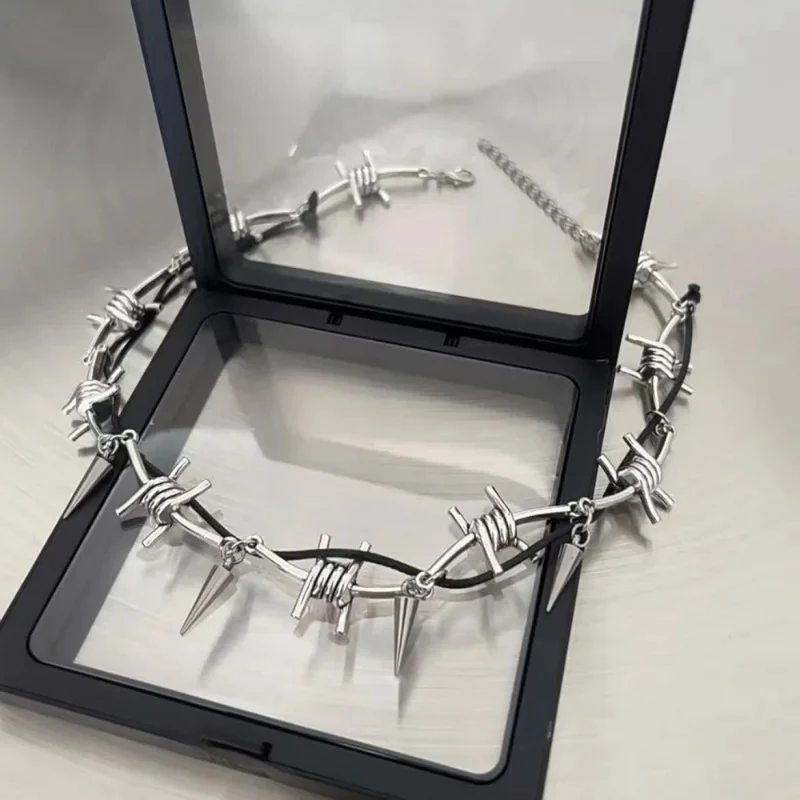 Collier Barbelé