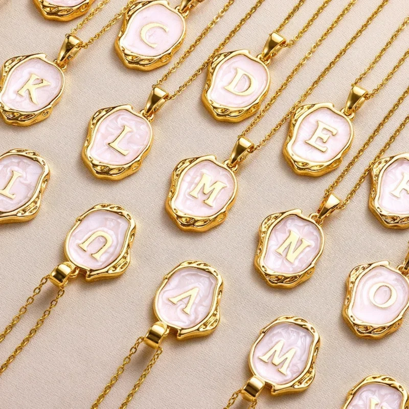 Collier Initiale D Abstrait