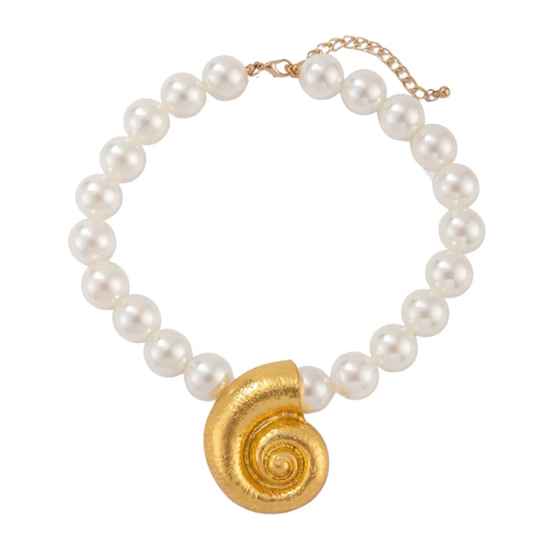Collier Perles Blanches et Escargot