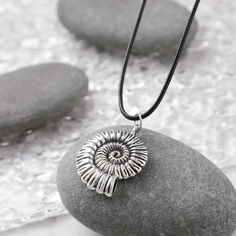 Collier Escargot Simili-Cuir
