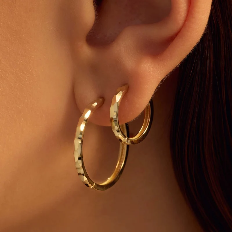 Beloro Jewels Quadrilatero d'Ora Marina 9 karat gold hoop earrings with diamond cut BO360090