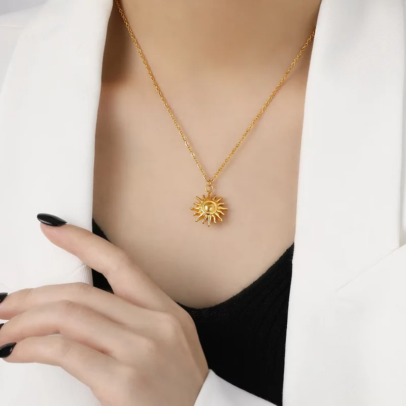 Collier avec Pendentif Soleil