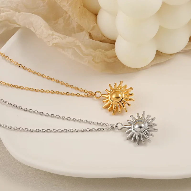 Collier avec Pendentif Soleil