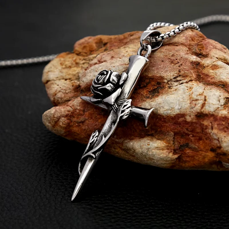 Collier Croix et Rose