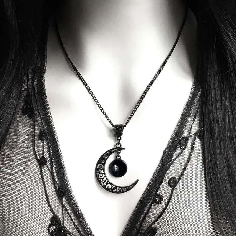 Collier Lune Gothique