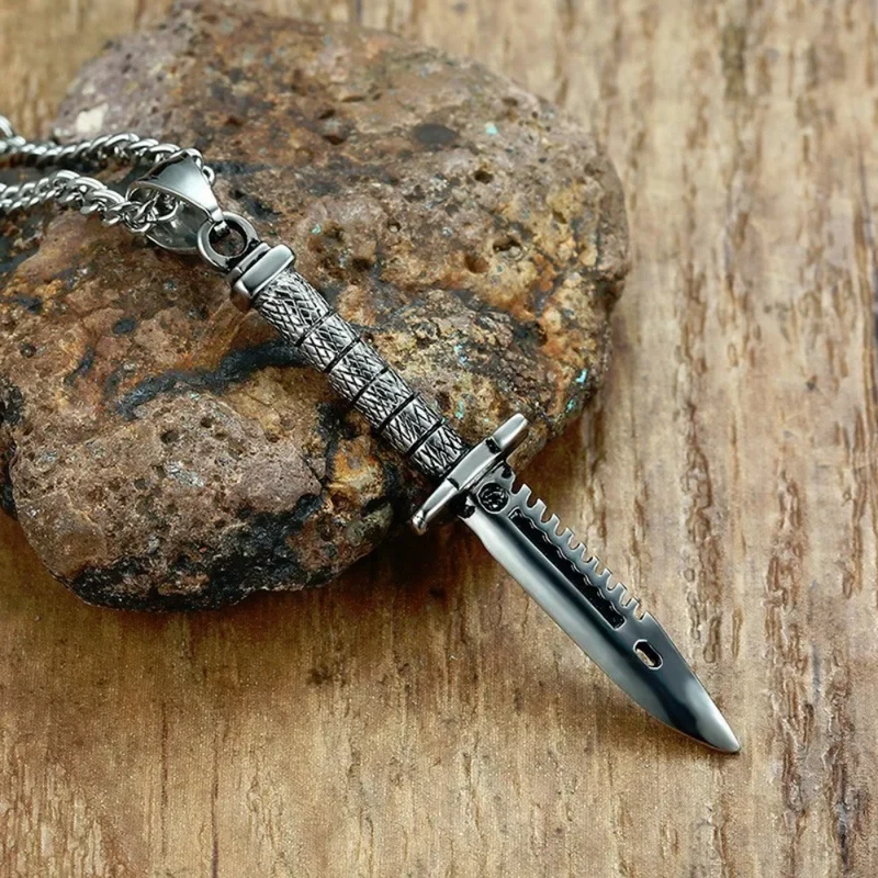 Collier Poignard