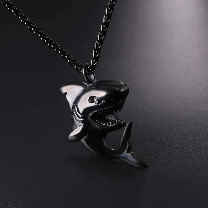 Collier Pendentif Requin Noir