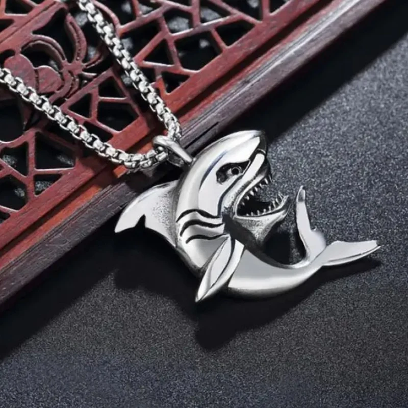 Collier Requin Homme