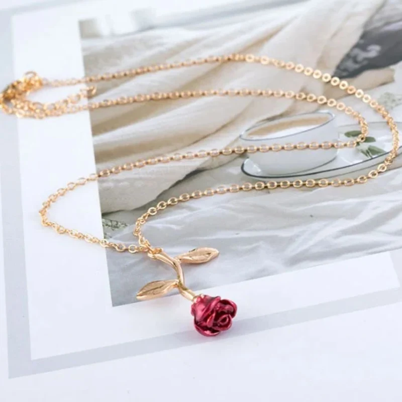 Collier Rose qui Tombe