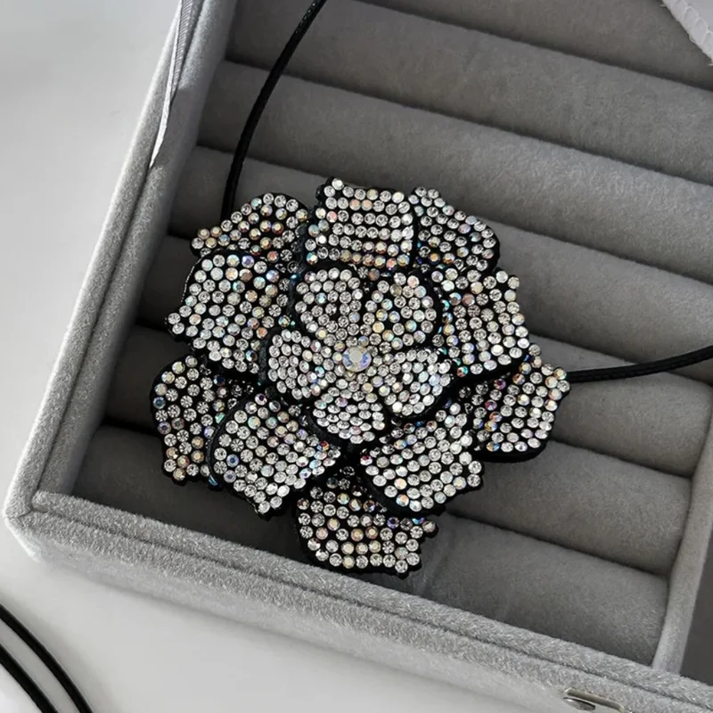 Collier Fleur Noire Diamants