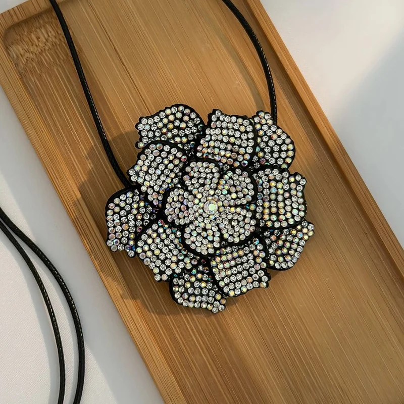 Collier Fleur Noire Diamants