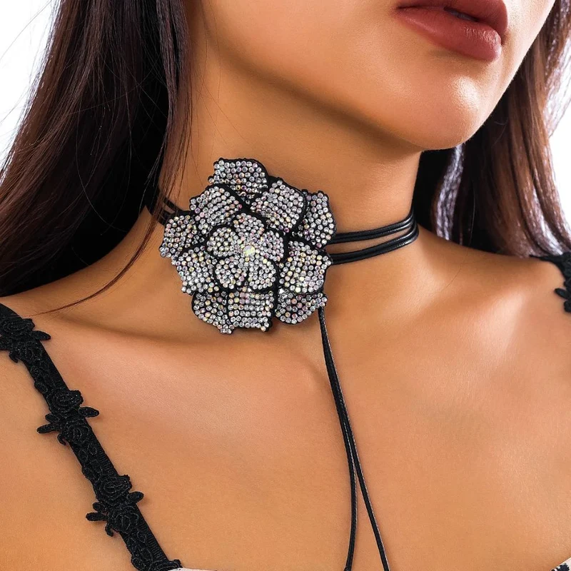 Collier Fleur Noire Diamants