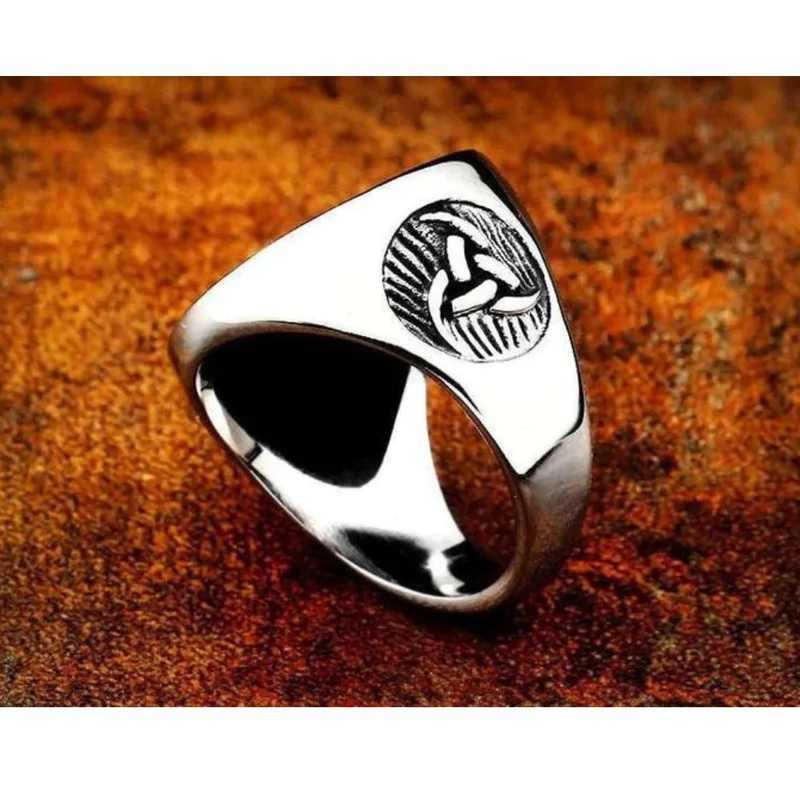 Bague avec un Arbre