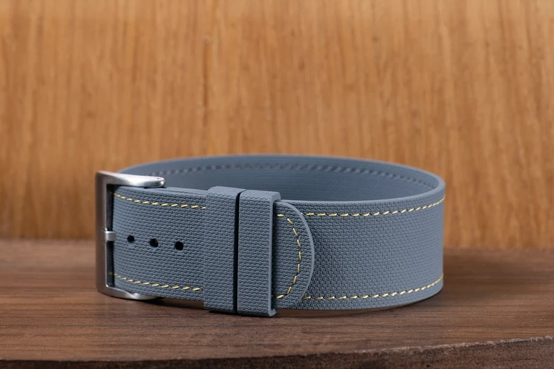 Bracelet une pièce fkm rubber gris couture jaune