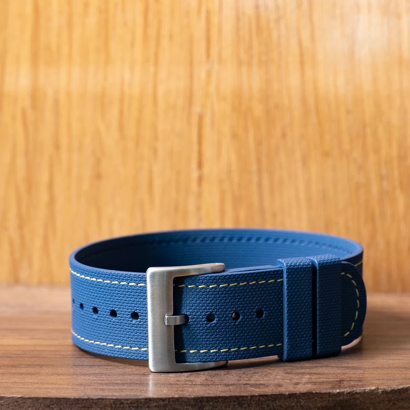 Bracelet une pièce fkm rubber bleu couture jaune